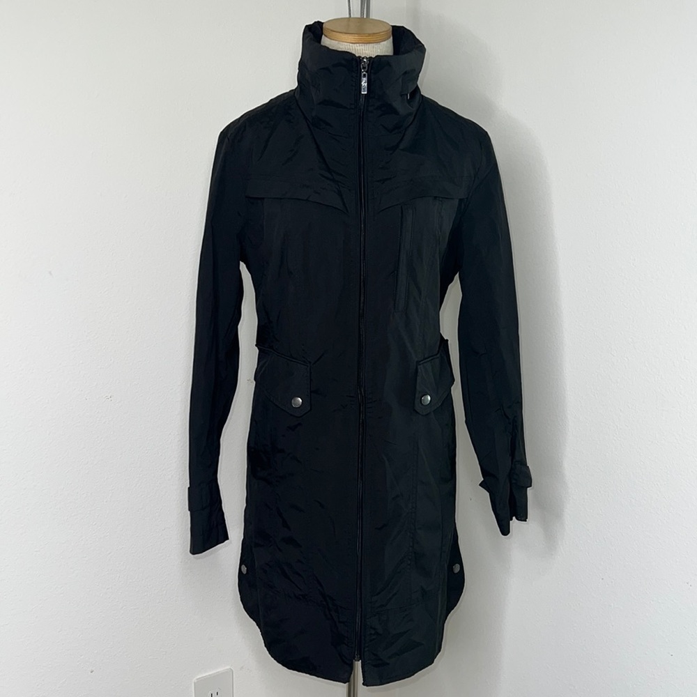 🔹 Cole Haan Lightweight Hooded Rain Jacket
